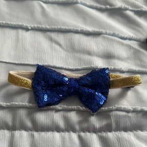 Dog/cat collar with a bow tie 💙